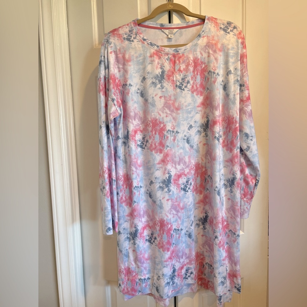 Crown & Ivy Pink and Blue Tie-Dye Pajama Top